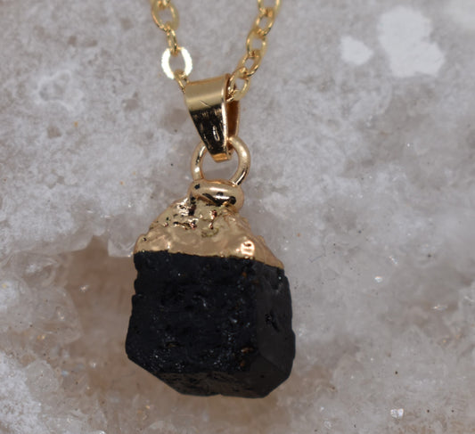 Ketting met ruwe Toermalijn hanger
